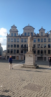 Standbeeld van Koningin Elisabeth